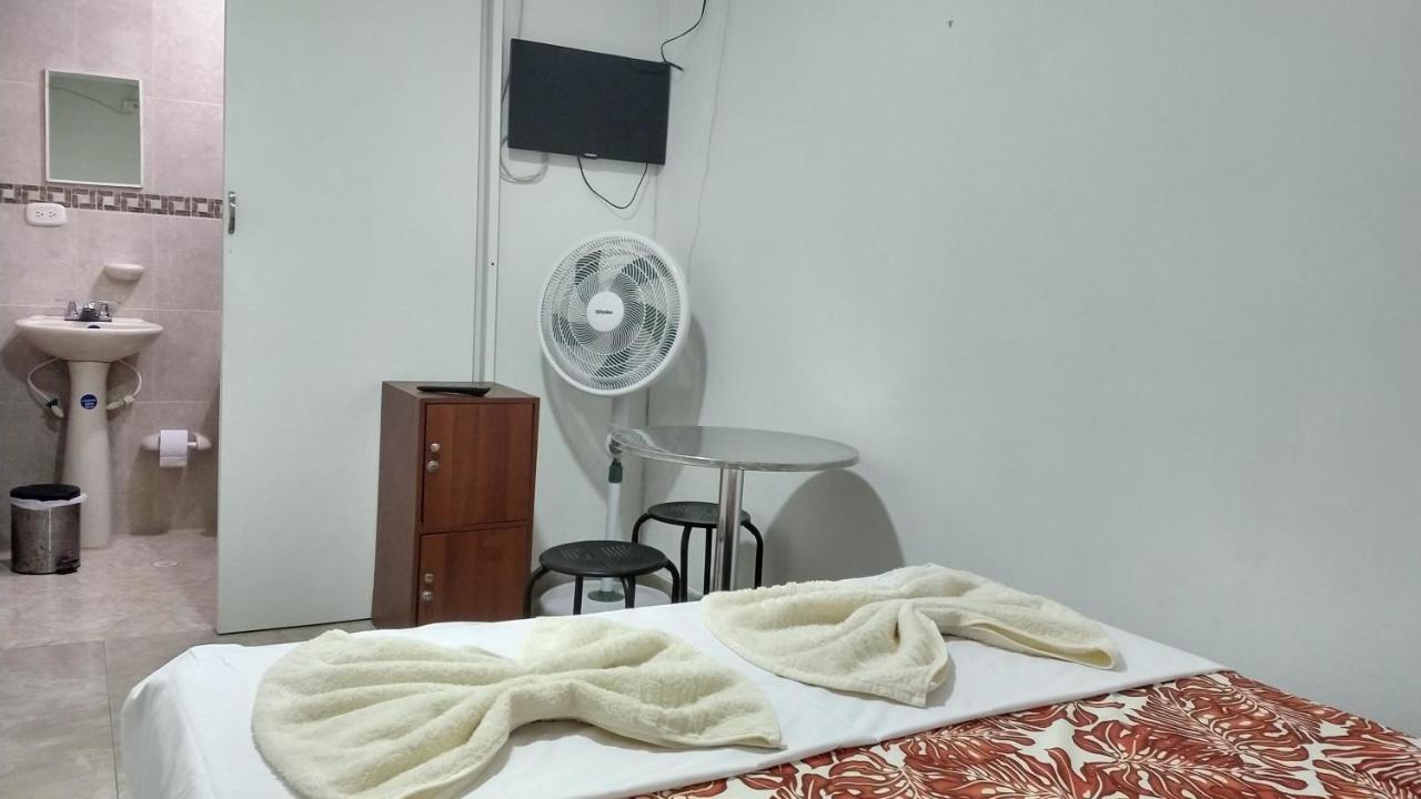 Hea Hospedaje Cerca Al Estadio Y La 70 Hotel Medellin Bagian luar foto