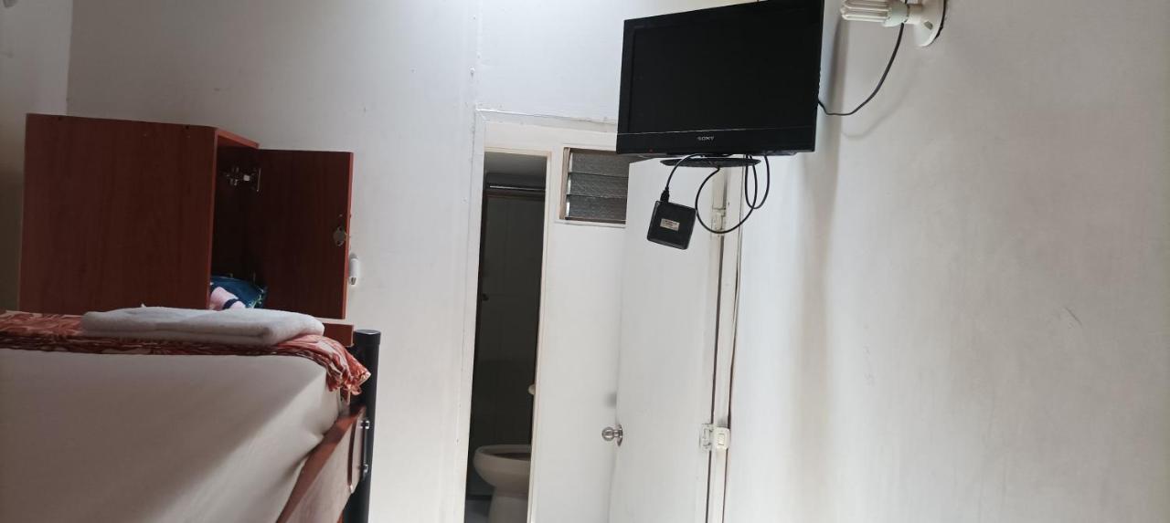 Hea Hospedaje Cerca Al Estadio Y La 70 Hotel Medellin Ruang foto