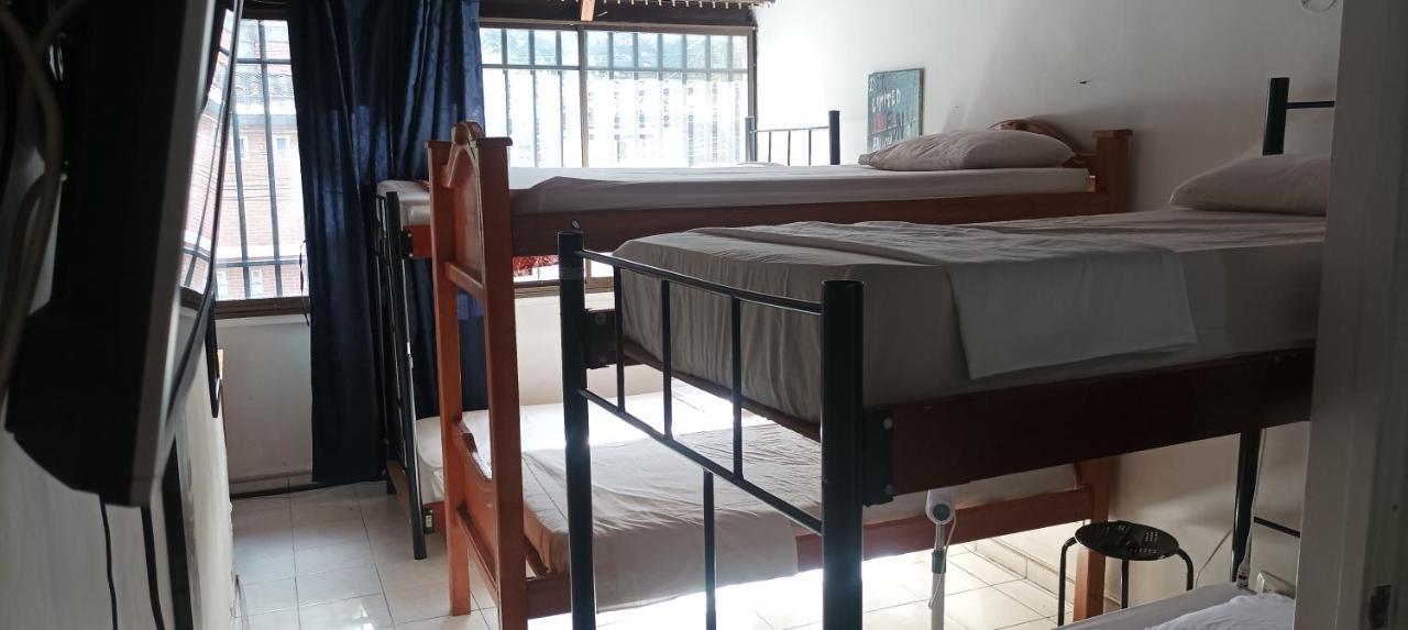 Hea Hospedaje Cerca Al Estadio Y La 70 Hotel Medellin Bagian luar foto