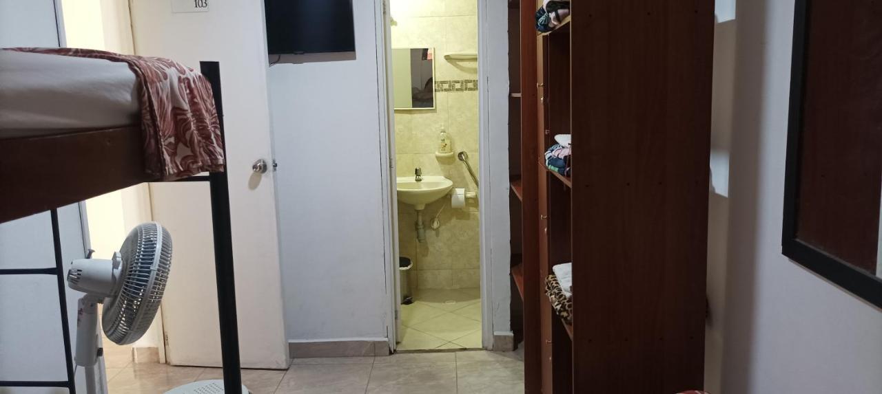Hea Hospedaje Cerca Al Estadio Y La 70 Hotel Medellin Bagian luar foto