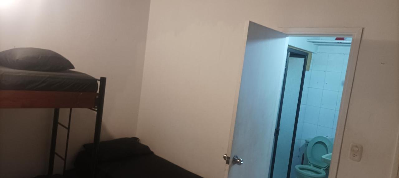Hea Hospedaje Cerca Al Estadio Y La 70 Hotel Medellin Ruang foto
