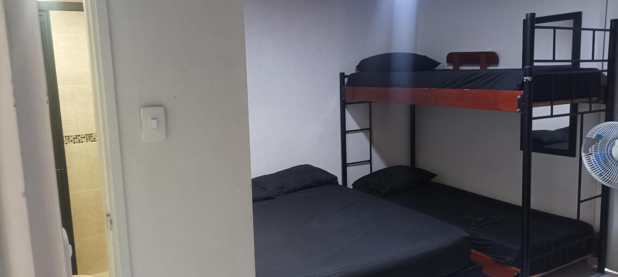 Hea Hospedaje Cerca Al Estadio Y La 70 Hotel Medellin Ruang foto